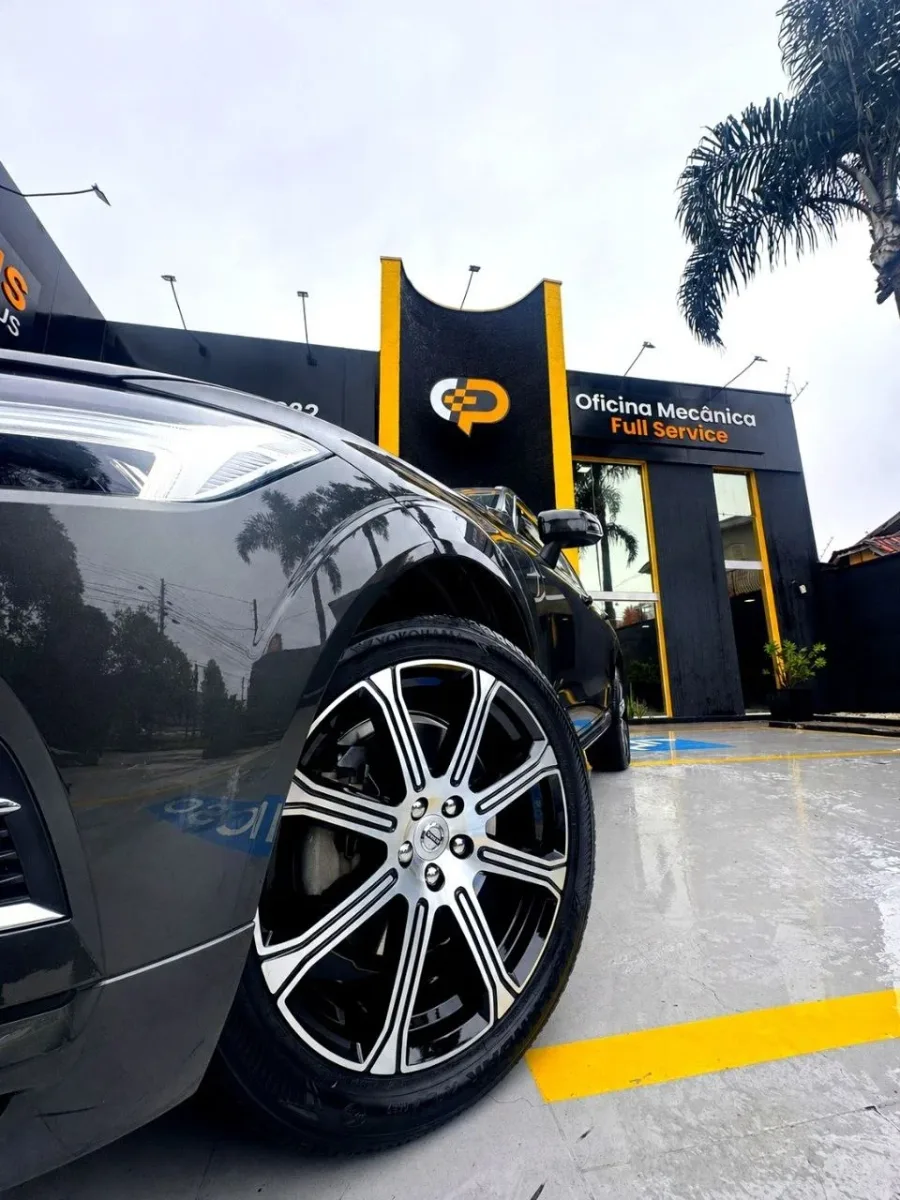 Roda de liga leve polida e recuperada na Carplus Centro Automotivo Curitiba - Conserto profissional de rodas amassadas