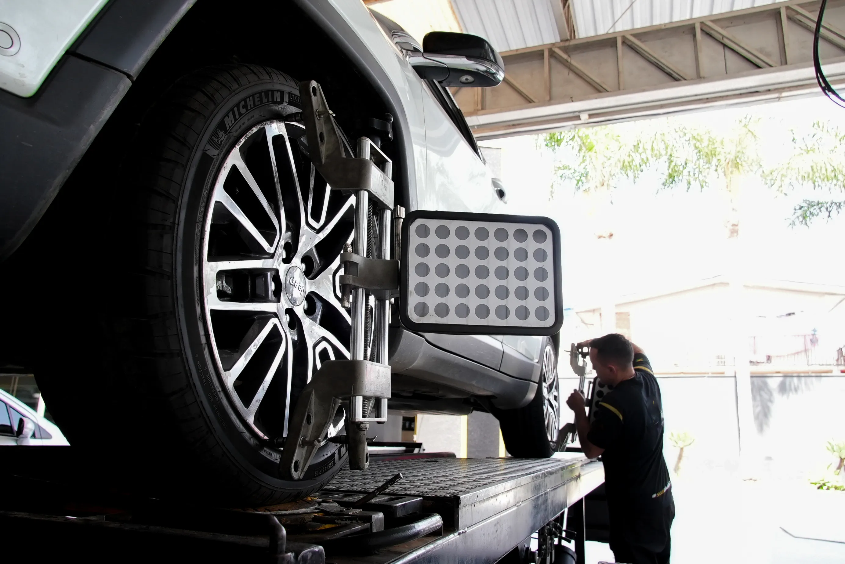 Serviço de alinhamento de pneus Michelin para Curitiba - Carplus Curitiba